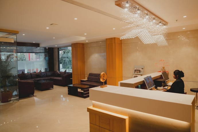 Imagen de los interiores del Hotel Siddharth Grand. Foto 14