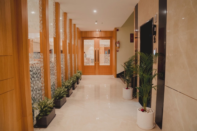Imagen de los interiores del Hotel Siddharth Grand. Foto 16