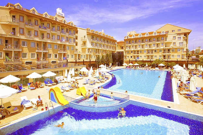 Imagen de la piscina del Hotel Side Aluna. Foto 7