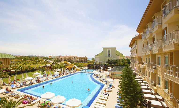 Imagen de la piscina del Hotel Side Aluna. Foto 8