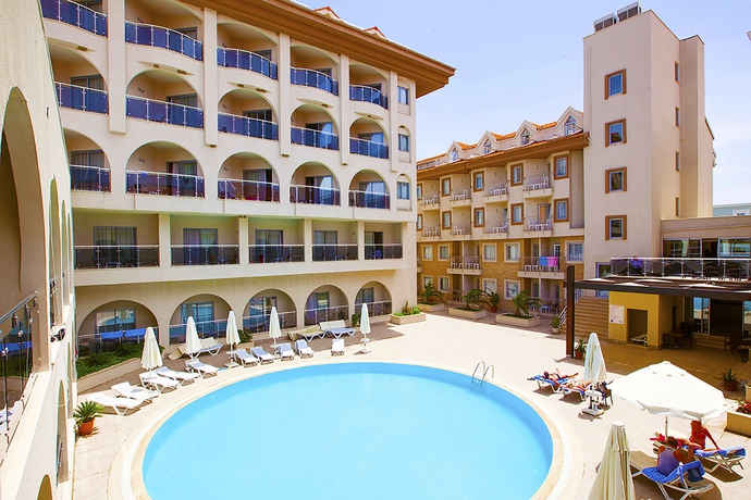 Imagen de la piscina del Hotel Side Aluna. Foto 9