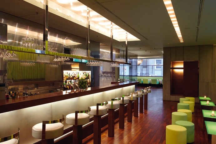 Imagen del bar/restaurante del Hotel Side Design Hamburg. Foto 3