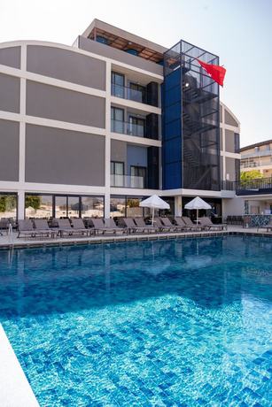 Imagen de la piscina del Hotel Side Square. Foto 12