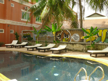 Imagen de la piscina del Hotel Side Walk Never Die. Foto 4