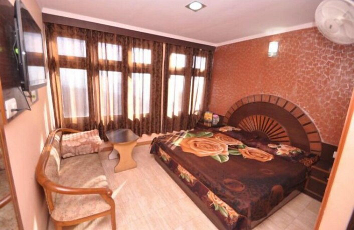 Imagen de la habitación del Hotel Sidharth Regency. Foto 16