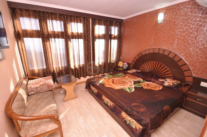 Imagen de la habitación del Hotel Sidharth Regency. Foto 19