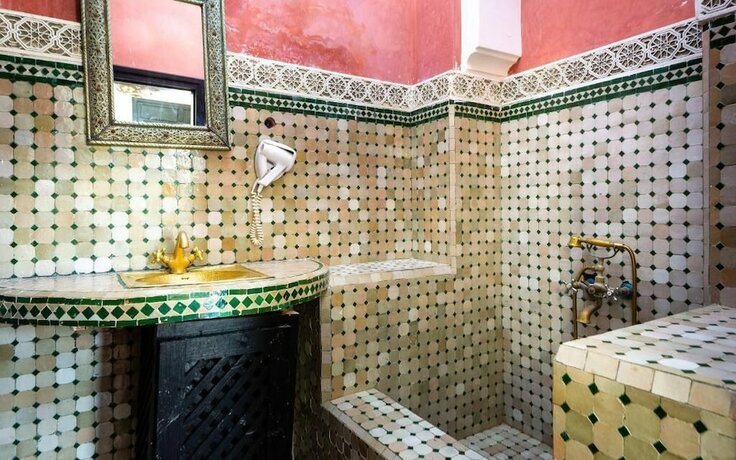 Imagen de la habitación del Hotel Sidi Abdallah Ghiat. Foto 13