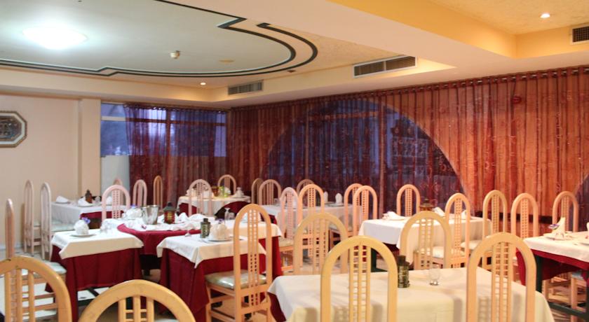 Imagen del bar/restaurante del Hotel Sidi Salem. Foto 2