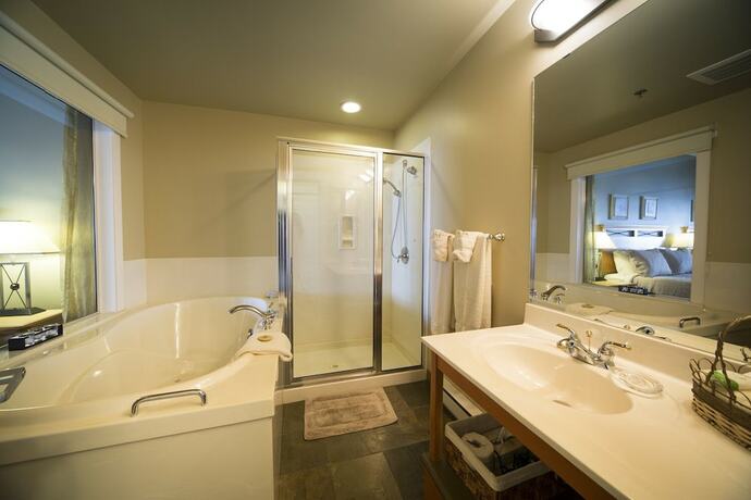 Imagen general del Hotel Sidney Waterfront Inn and Suites. Foto 7