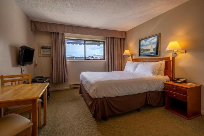 Imagen de la habitación del Hotel Sidney Waterfront Inn and Suites. Foto 14