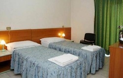 Imagen de la habitación del Hotel Siena, Milán. Foto 7