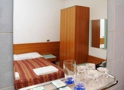 Imagen de la habitación del Hotel Siena, Milán. Foto 9