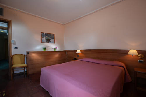 Imagen de la habitación del Hotel Siena, Verona. Foto 7