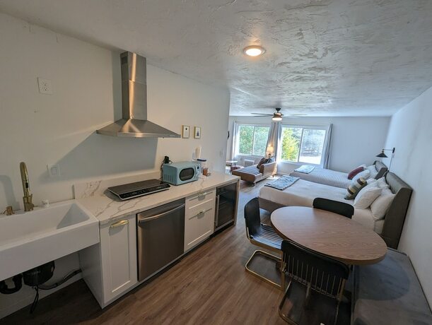 Imagen de la habitación del Hotel Sierra Blue and Swim Club. Foto 15