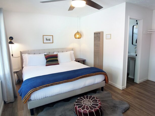 Imagen de la habitación del Hotel Sierra Blue and Swim Club. Foto 17