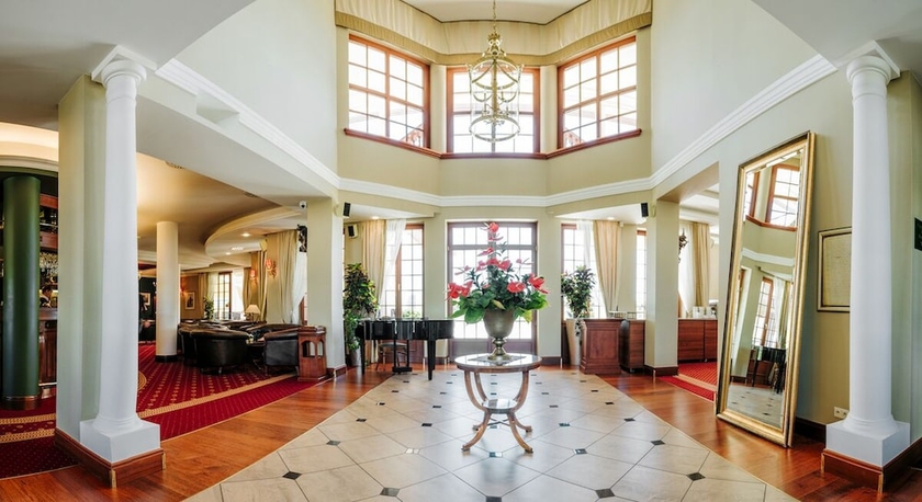 Imagen de los interiores del Hotel Sierra Bungaloves. Foto 16