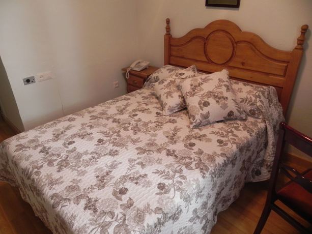 Imagen de la habitación del Hotel Sierra De Aracena. Foto 18