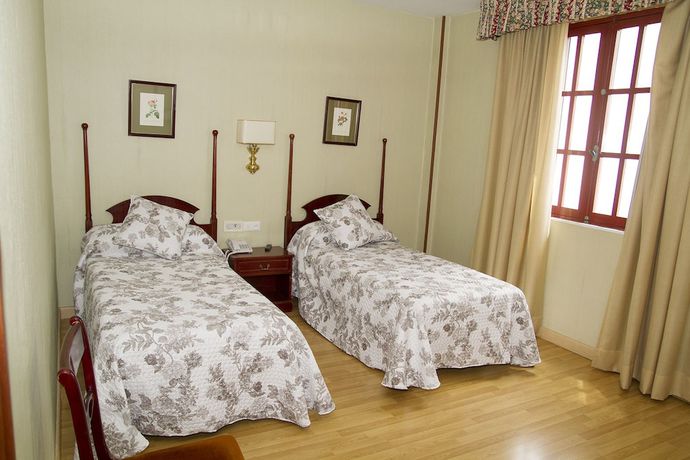 Imagen de la habitación del Hotel Sierra De Aracena. Foto 19