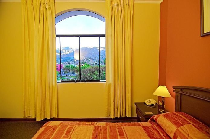 Imagen de la habitación del Hotel Sierra Dorada. Foto 9