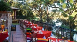 Imagen del bar/restaurante del Hotel Sierra Lago. Foto 4