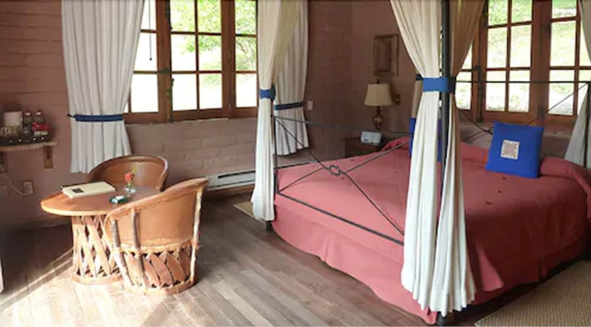 Imagen de la habitación del Hotel Sierra Lago Resort and Spa. Foto 3