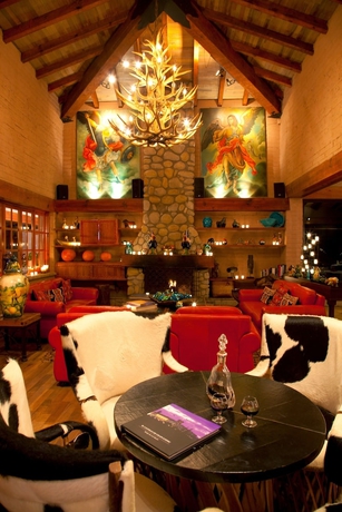 Imagen de los interiores del Hotel Sierra Lago Resort and Spa. Foto 19
