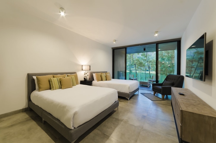 Imagen de la habitación del Hotel Sierra Lago Resort and Spa. Foto 8