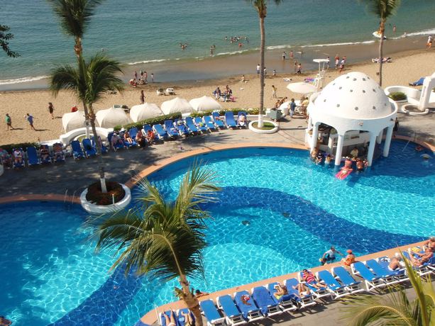 Imagen de la piscina del Hotel Sierra Mar Mazanillo. Foto 11
