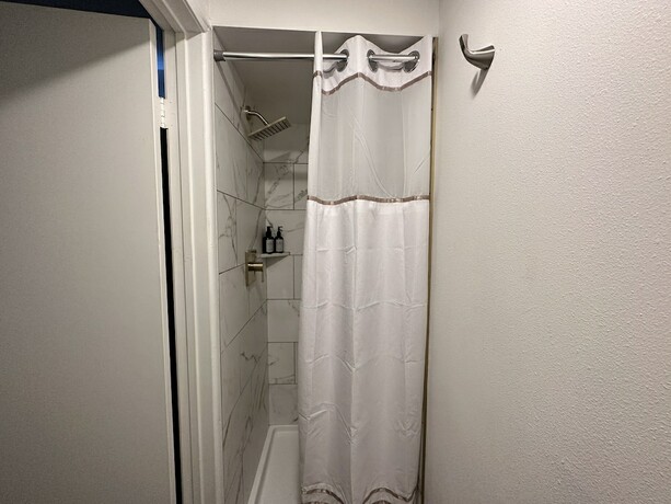 Imagen de la habitación del Hotel Sierra Motor Lodge. Foto 18
