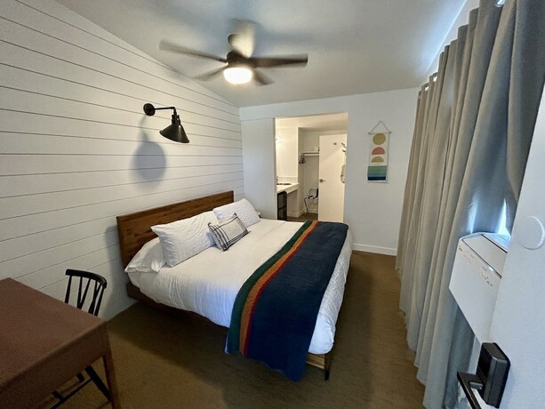 Imagen de la habitación del Hotel Sierra Motor Lodge. Foto 19