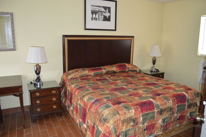 Imagen de la habitación del Hotel Siesta Inn. Foto 13