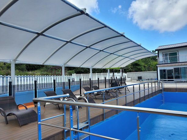 Imagen de la piscina del Hotel Siesta, Namhae-Gun. Foto 19