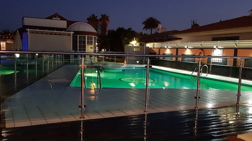 Imagen de la piscina del Hotel Siesta Suites. Foto 19