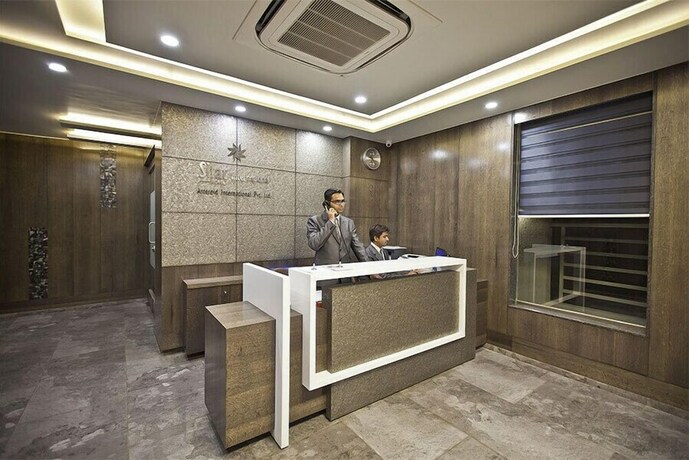 Imagen de los interiores del Hotel Sifat International. Foto 18
