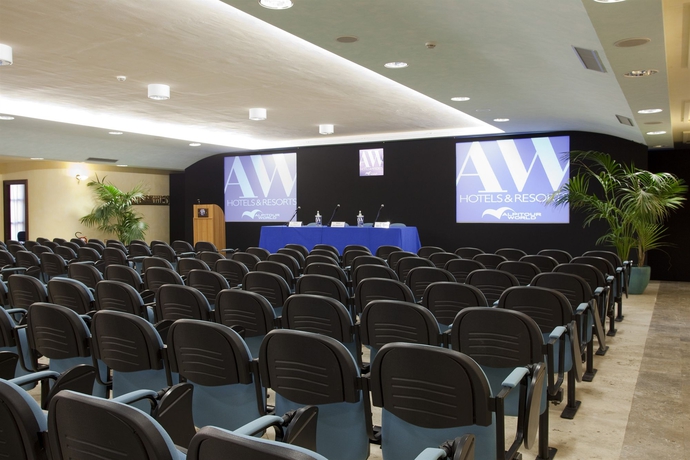 Imagen de los interiores del Hotel Sighientu Resort. Foto 7