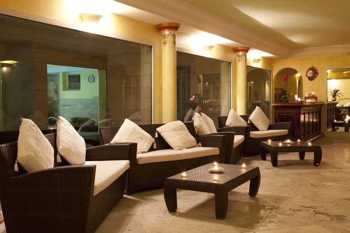 Imagen de los interiores del Hotel Sighientu Resort. Foto 9