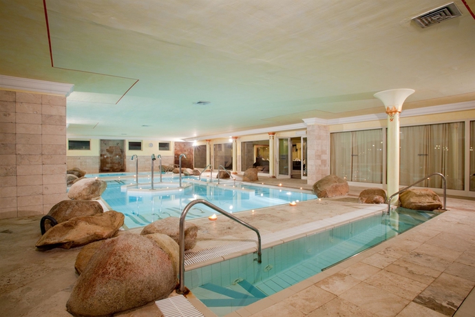 Imagen de la piscina del Hotel Sighientu Resort. Foto 11