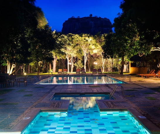 Imagen de la piscina del Hotel Sigiriya. Foto 15