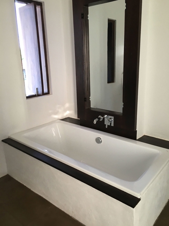 Imagen de la habitación del Hotel Sigiriya Jungles. Foto 4