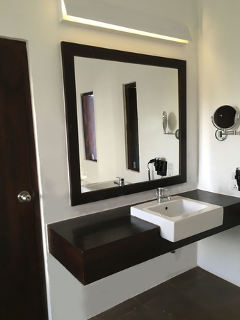 Imagen de la habitación del Hotel Sigiriya Jungles. Foto 7