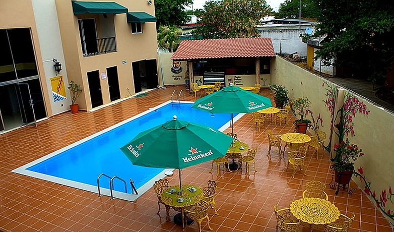 Imagen de la piscina del Hotel Siglo 21 Merida. Foto 15