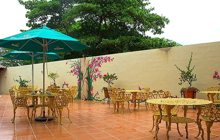 Imagen de los exteriores del Hotel Siglo 21 Merida. Foto 9