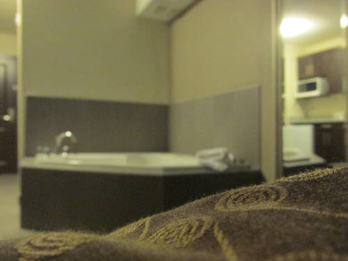 Imagen de la habitación del Hotel Sigma Inn and Suites Melville. Foto 4