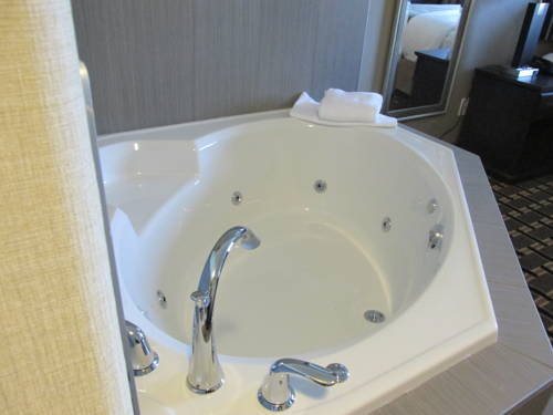 Imagen de la habitación del Hotel Sigma Inn and Suites Melville. Foto 5