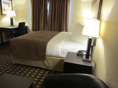 Imagen de la habitación del Hotel Sigma Inn and Suites Melville. Foto 9