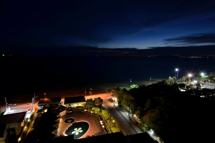 Imagen de la piscina del Hotel Sigma Resort Jomtien Pattaya. Foto 16