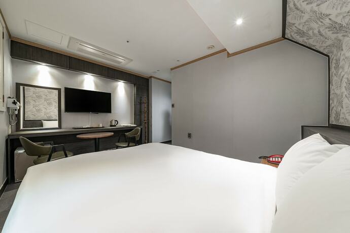 Imagen de la habitación del Hotel Signature. Foto 7