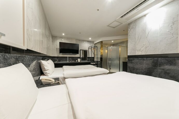 Imagen de la habitación del Hotel Signature. Foto 9