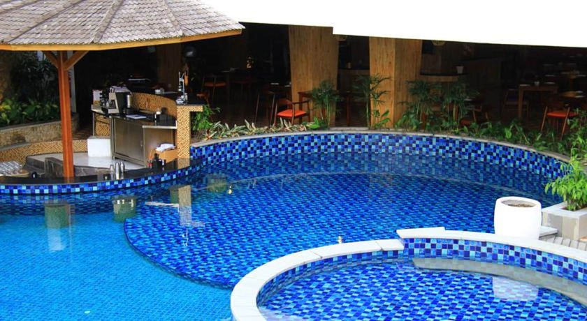 Imagen de la piscina del Hotel Signature Hotel Bali. Foto 19