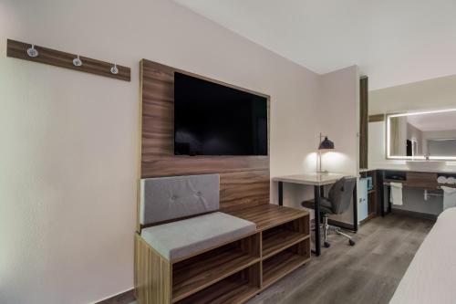 Imagen de la habitación del Hotel Signature Inn Houston Galleria. Foto 19